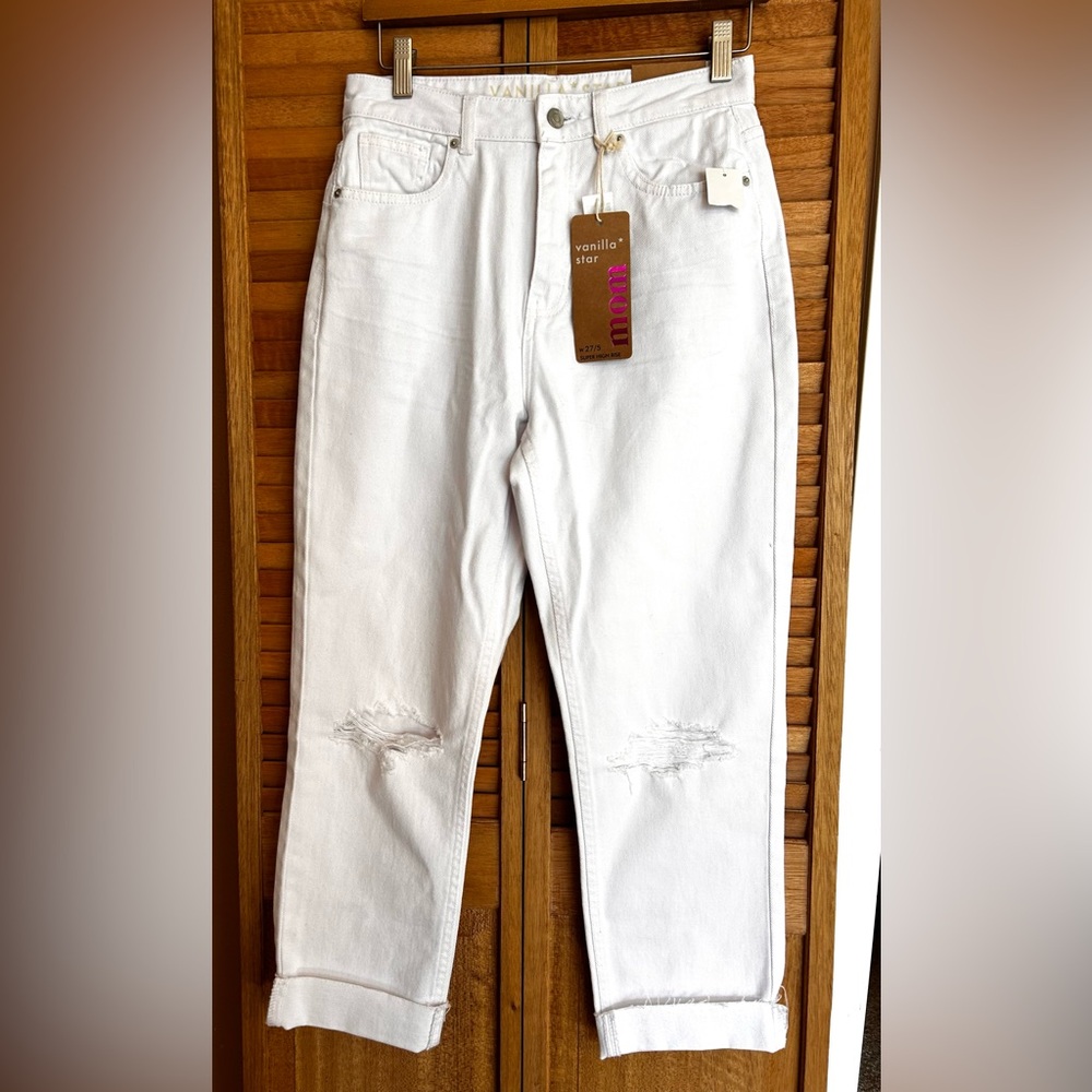Vanilla Star NWT Jrs size 5 Super High Rise White distressed Mom jeans tapered